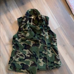 Hem & Thread Camo Vest